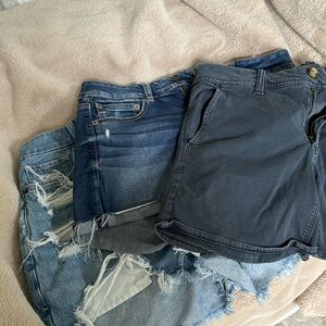 3 pairs of American eagle shorts